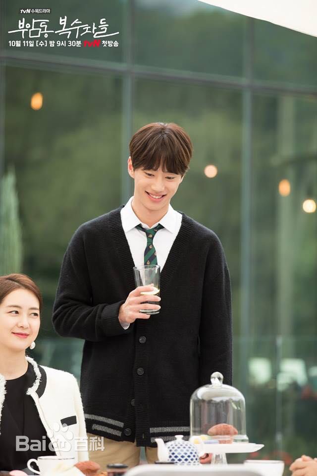 最新李濬荣(Jun)在李秀谦《付岩洞复仇者们》中的图集