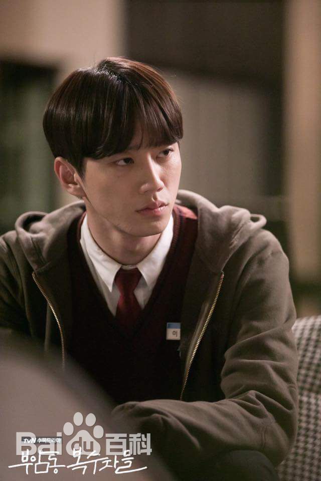 最新李濬荣(Jun)在李秀谦《付岩洞复仇者们》中的图集