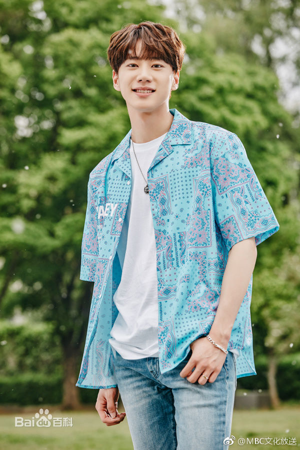 精选李濬荣(Jun)在韩旻修《离别时已别离剧》中的图册