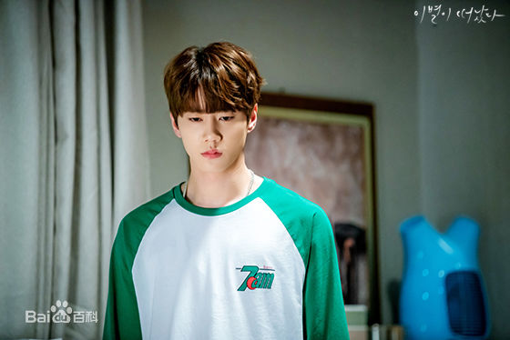 精选李濬荣(Jun)在韩旻修《离别时已别离剧》中的图册