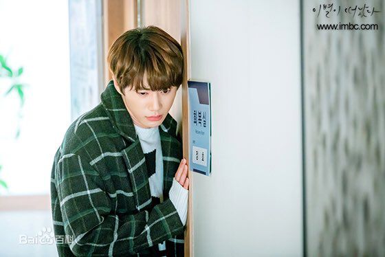 精选李濬荣(Jun)在韩旻修《离别时已别离剧》中的图册