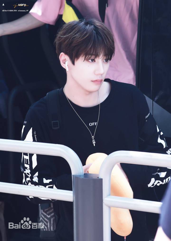 李濬荣(Jun)上班照前后照片