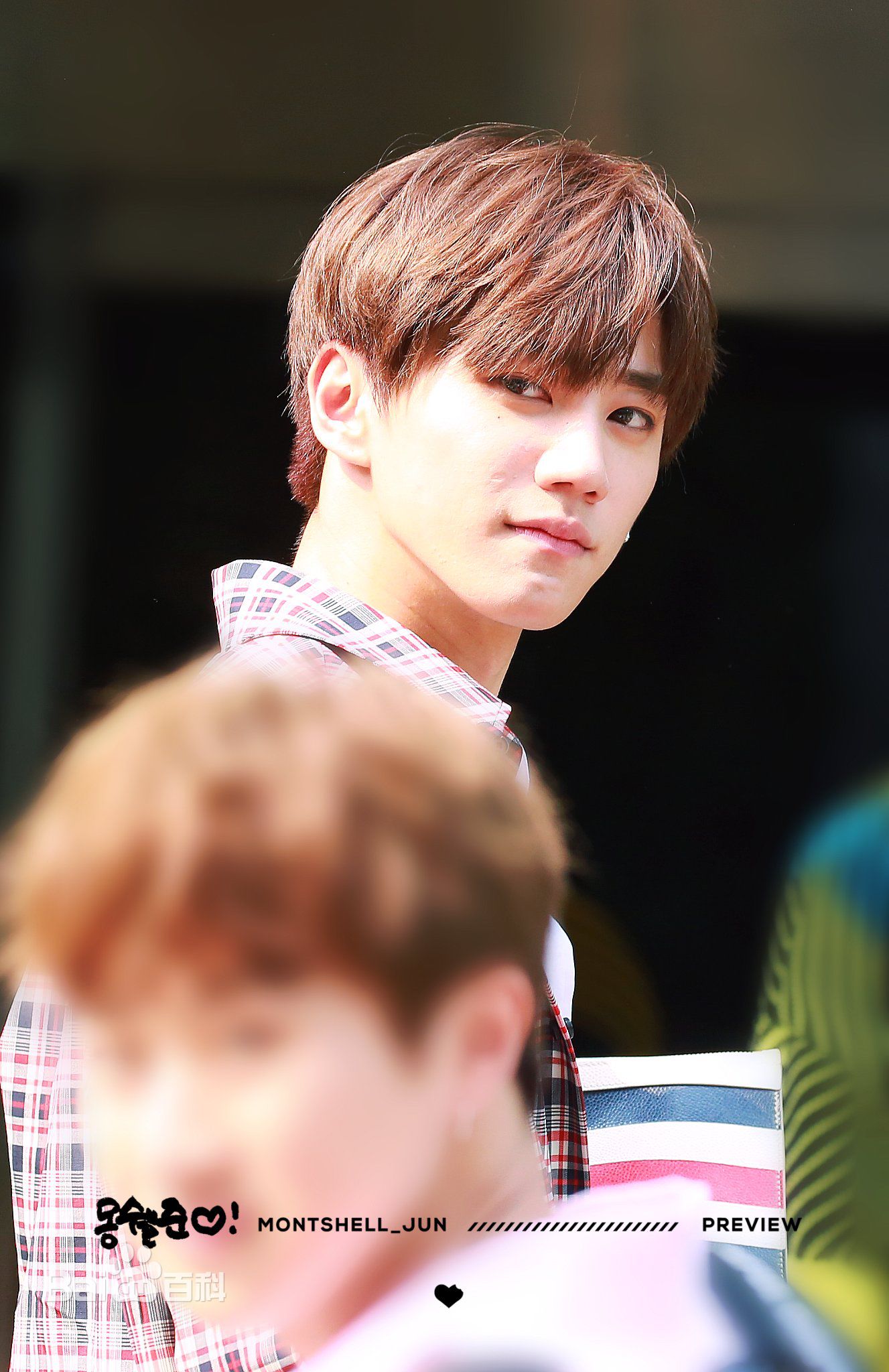 李濬荣(Jun)上班照前后照片