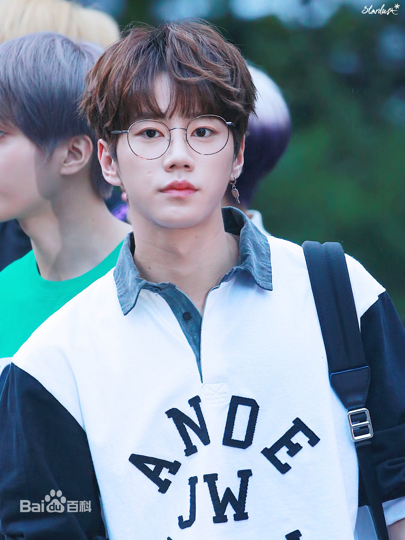 李濬荣(Jun)上班照前后照片万佳直播吧