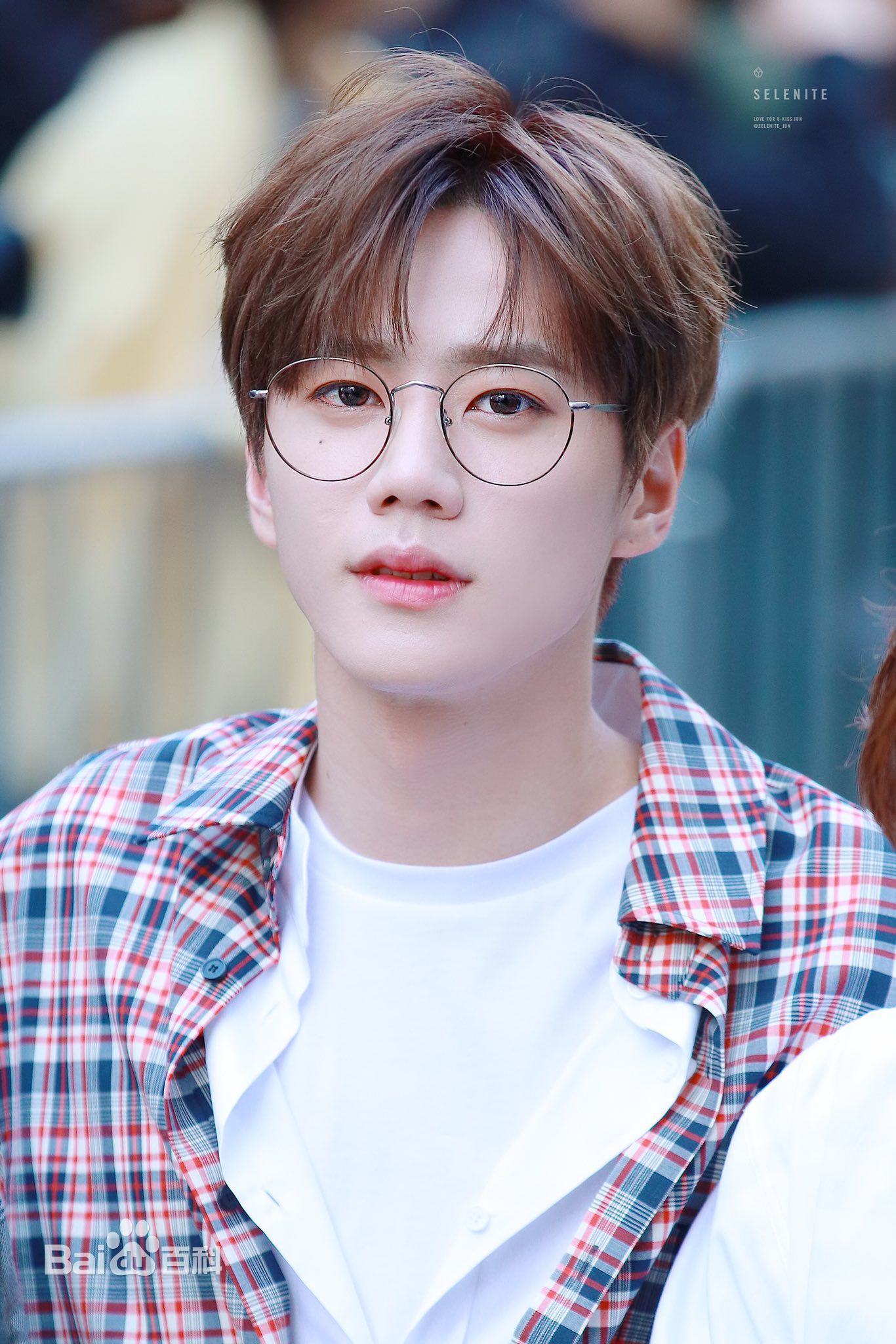 李濬荣(Jun)上班照前后照片