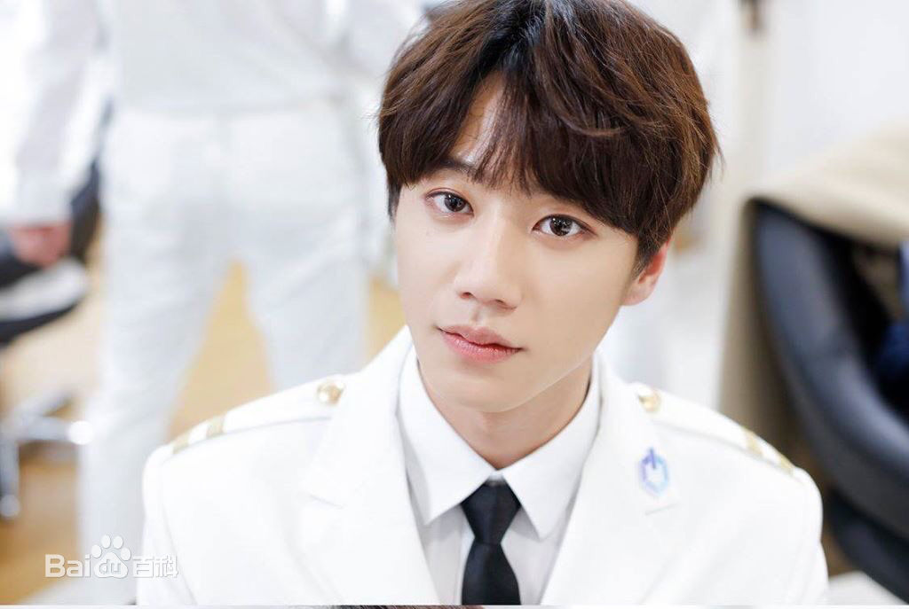 最新李濬荣(Jun)壁纸