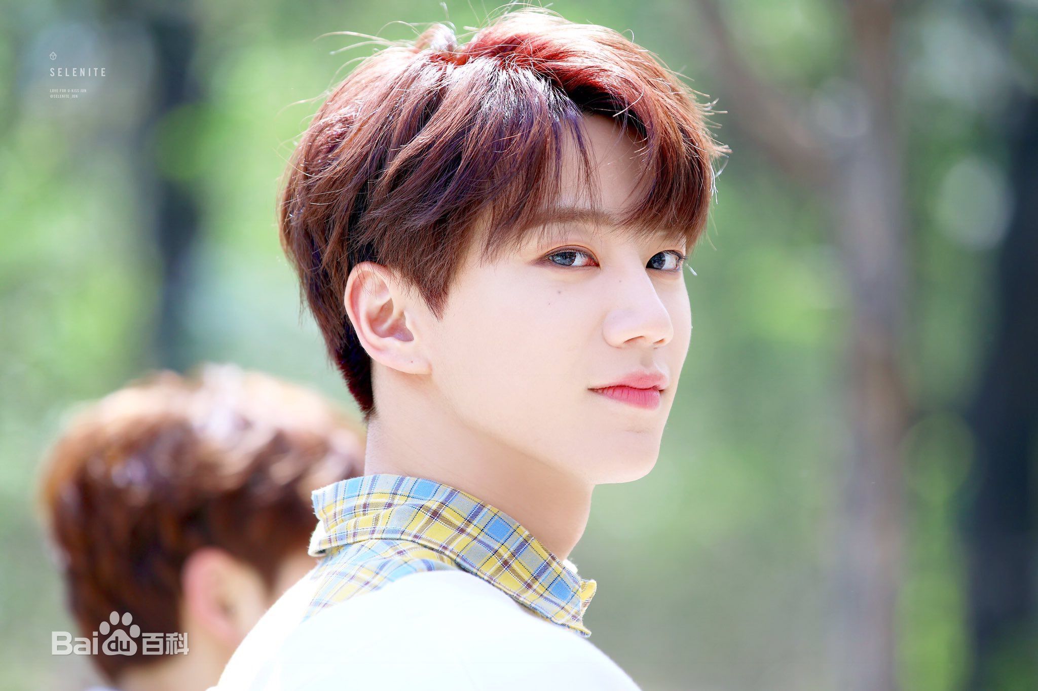 最新李濬荣(Jun)壁纸