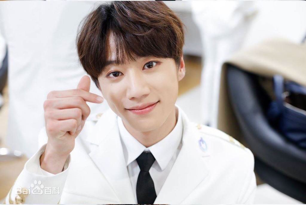 最新李濬荣(Jun)壁纸