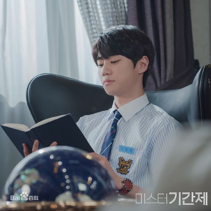 精选李濬荣(Jun)在刘范真《临时工先生》中的图册