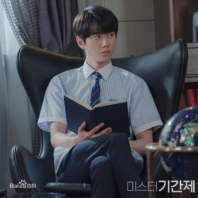 精选李濬荣(Jun)在刘范真《临时工先生》中的图册