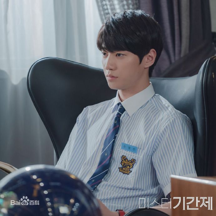 精选李濬荣(Jun)在刘范真《临时工先生》中的图册