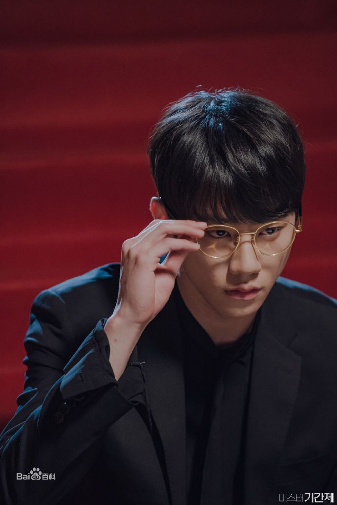 精选李濬荣(Jun)在刘范真《临时工先生》中的图册