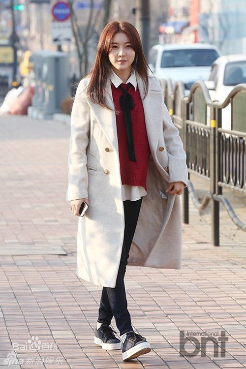 金赛纶(/Kim Sae ron)初中毕业礼性感图片图集