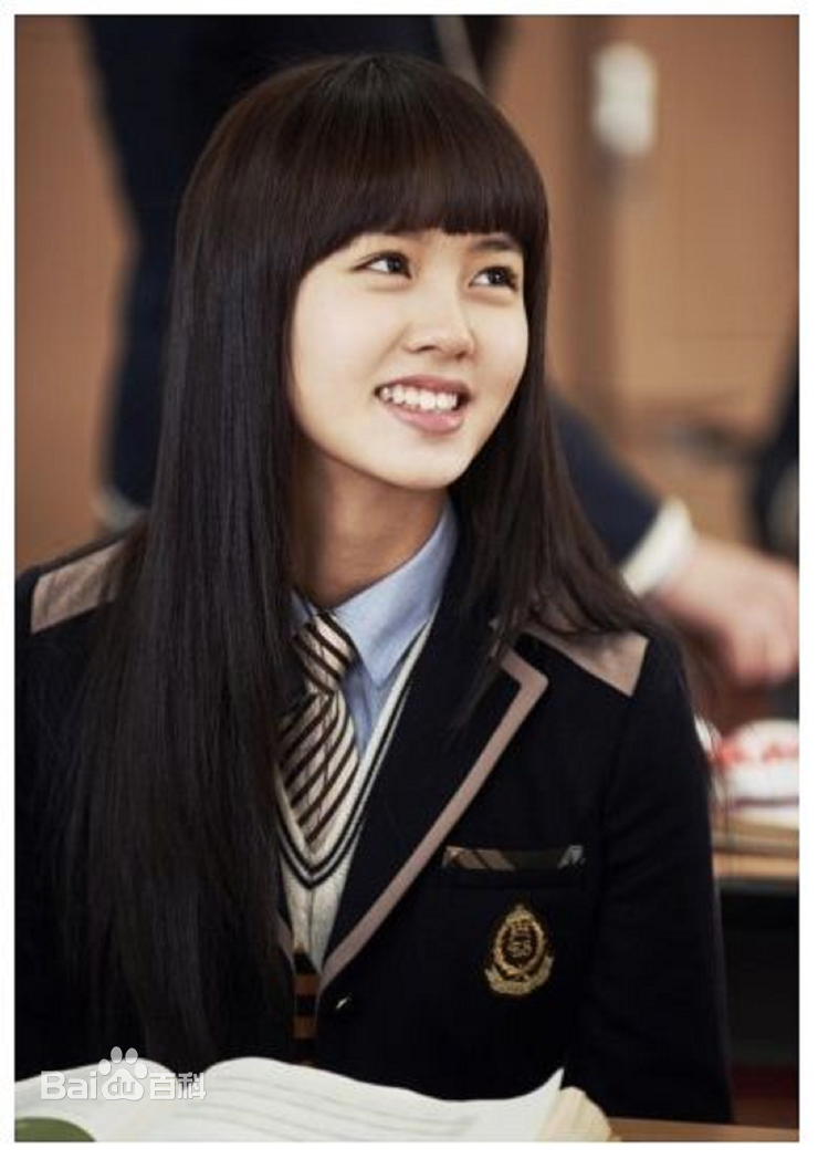 金所泫(，Kim So Hyun)金所炫校服照壁纸壁纸