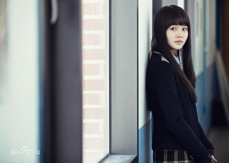 金所泫(，Kim So Hyun)金所炫校服照壁纸壁纸