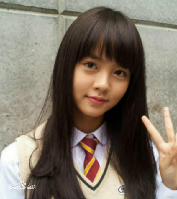 金所泫(，Kim So Hyun)金所炫校服照壁纸壁纸