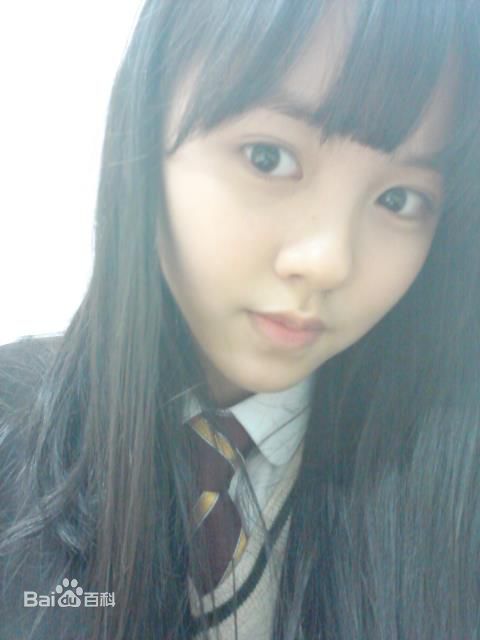 金所泫(，Kim So Hyun)金所炫校服照壁纸壁纸