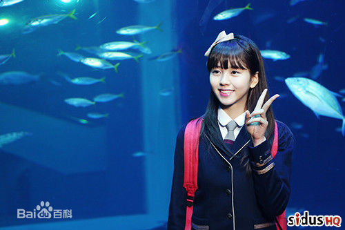 金所泫(，Kim So Hyun)金所炫校服照壁纸壁纸