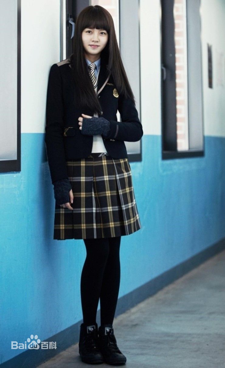 金所泫(，Kim So Hyun)金所炫校服照壁纸壁纸