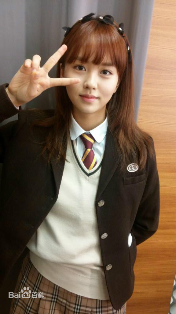 金所泫(，Kim So Hyun)金所炫校服照壁纸壁纸
