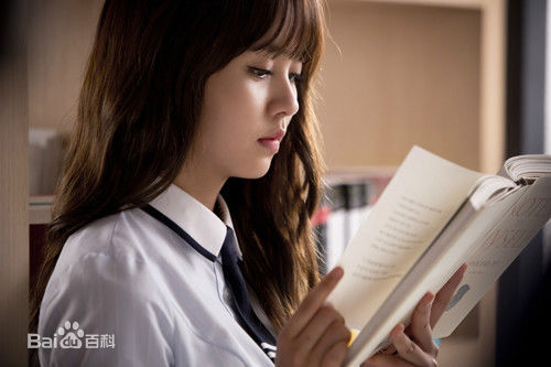 金所泫(，Kim So Hyun)金所炫校服照壁纸壁纸