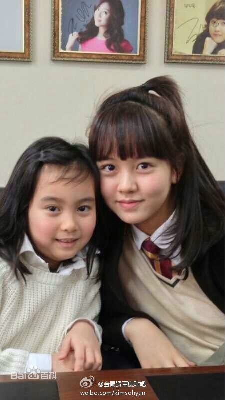 金所泫(，Kim So Hyun)金所炫校服照壁纸壁纸