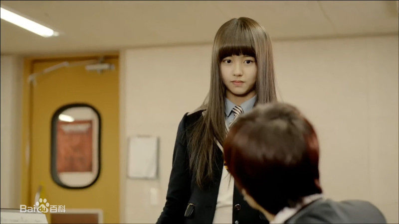 金所泫(，Kim So Hyun)金所炫校服照壁纸壁纸