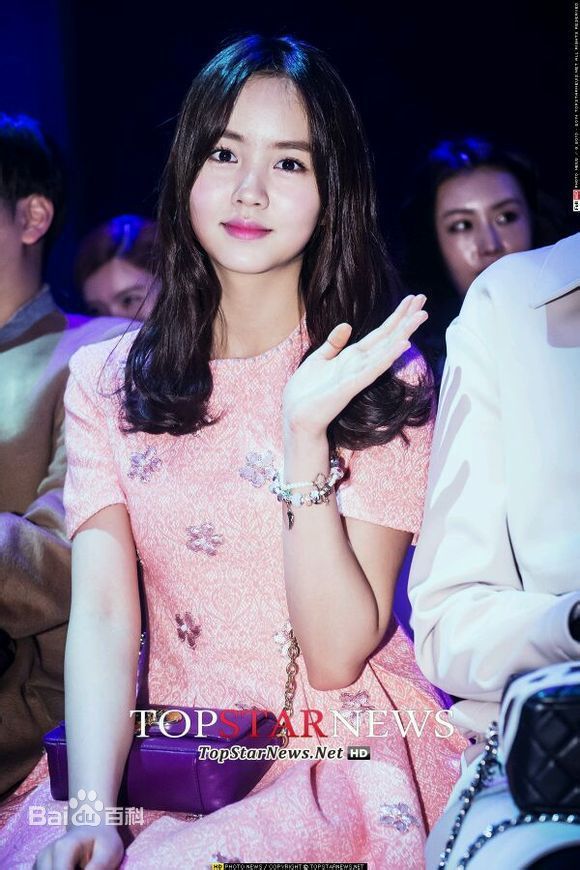 金所泫(，Kim So Hyun)金所炫出席活动照壁纸壁纸