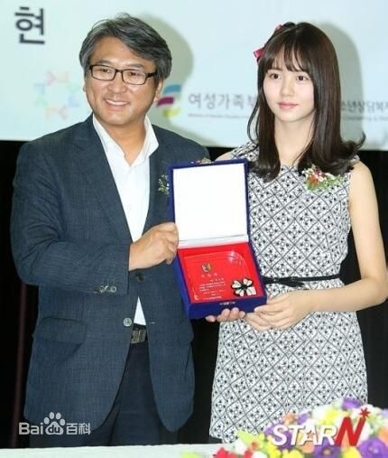 金所泫(，Kim So Hyun)金所炫参与公益活动前后照片