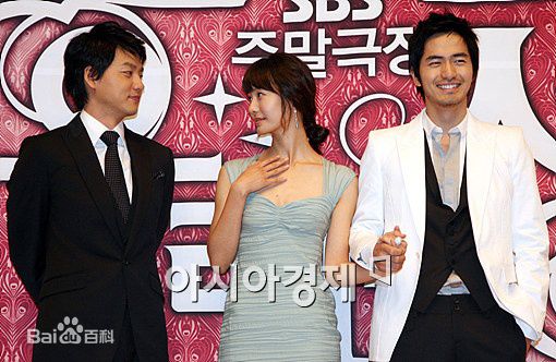 梁静雅()玻璃之城剧照