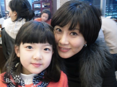 梁静雅()玻璃之城剧照