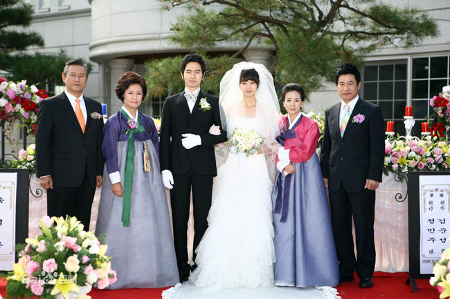 梁静雅()玻璃之城剧照