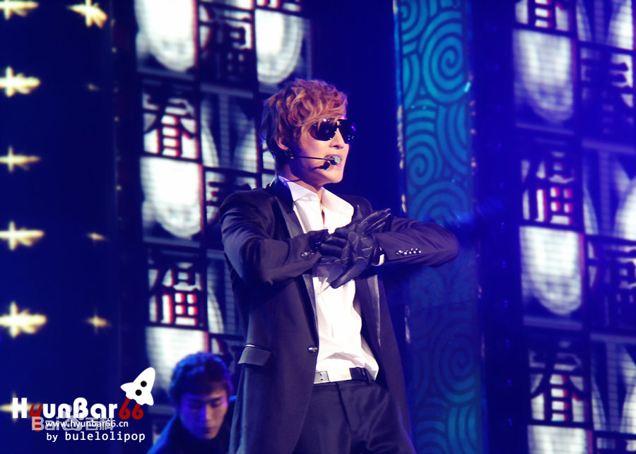 金贤重((韩)Kim Hyun Joong(英)キム·ヒョンジュン(日))辽视春晚前后照片