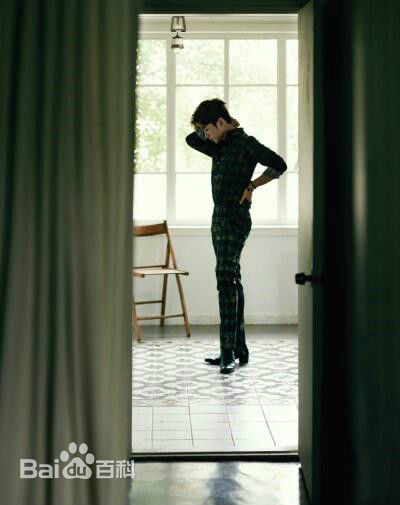 李玟雨(Lee Min Woo/)最新杂志壁纸