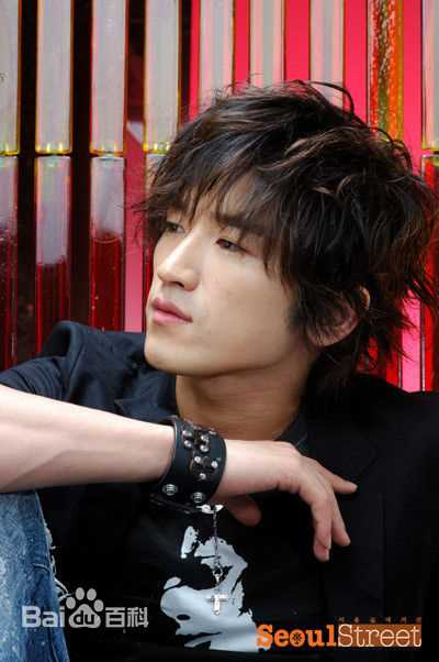 李玟雨(Lee Min Woo/)最新杂志壁纸