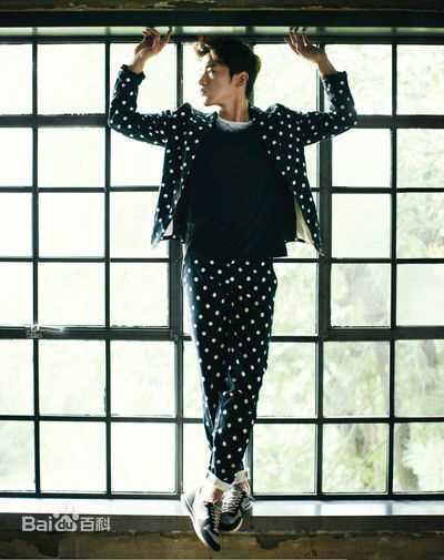 李玟雨(Lee Min Woo/)最新杂志壁纸