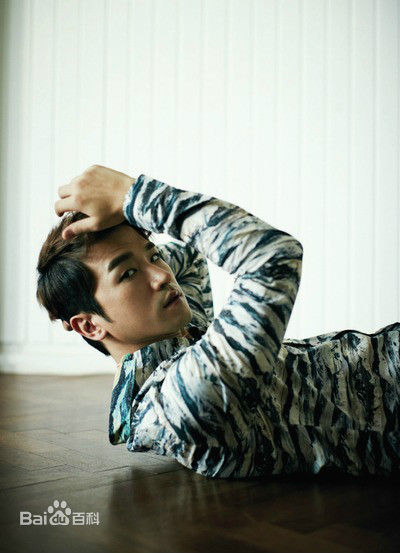 李玟雨(Lee Min Woo/)最新杂志壁纸