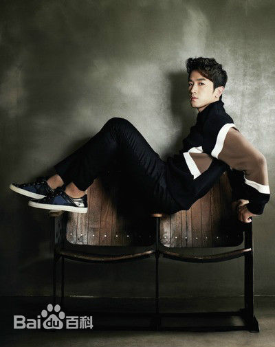 李玟雨(Lee Min Woo/)最新杂志壁纸