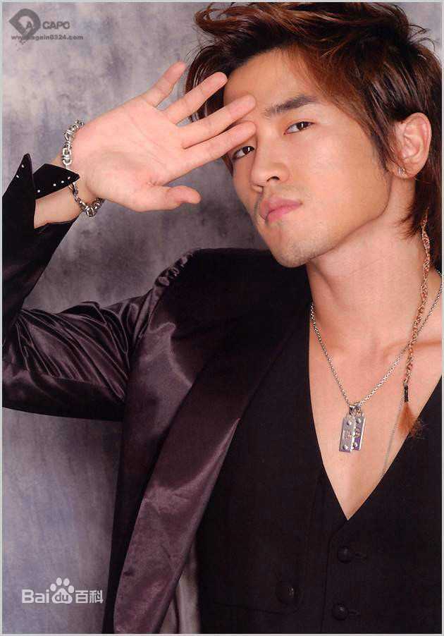 李玟雨(Lee Min Woo/)最新杂志壁纸