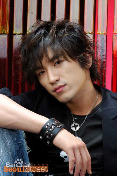 李玟雨(Lee Min Woo/)最新杂志壁纸