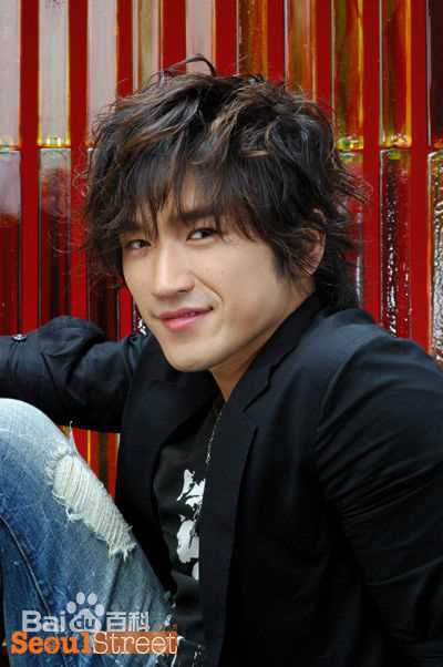 李玟雨(Lee Min Woo/)最新杂志壁纸