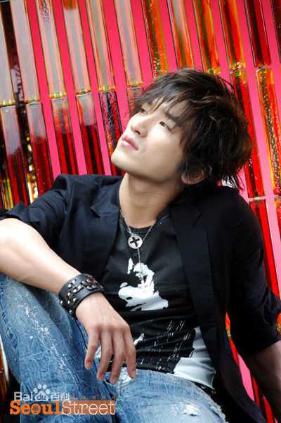 李玟雨(Lee Min Woo/)最新杂志壁纸