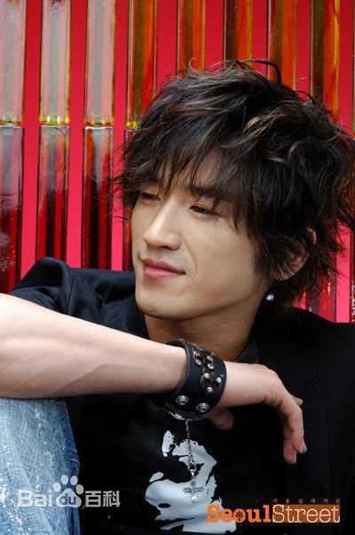 李玟雨(Lee Min Woo/)最新杂志壁纸