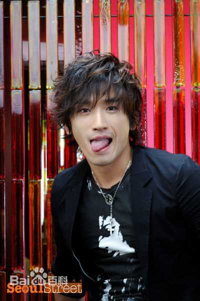 李玟雨(Lee Min Woo/)最新杂志壁纸