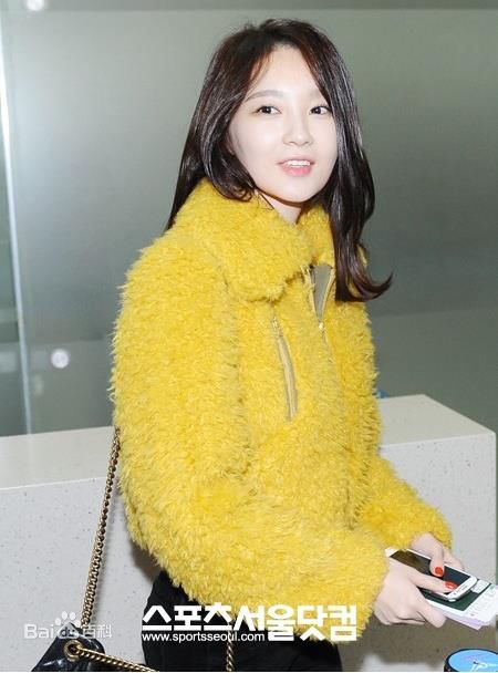 姜敏京(，Kang Min Kyung)国外活动壁纸壁纸