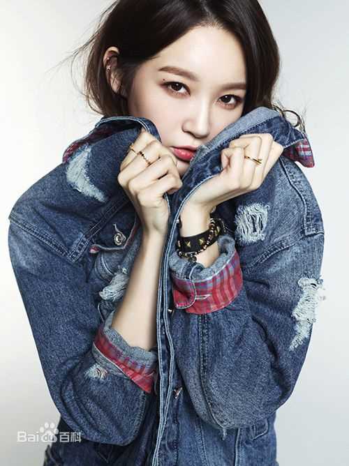 最新姜敏京(，Kang Min Kyung)性感图片