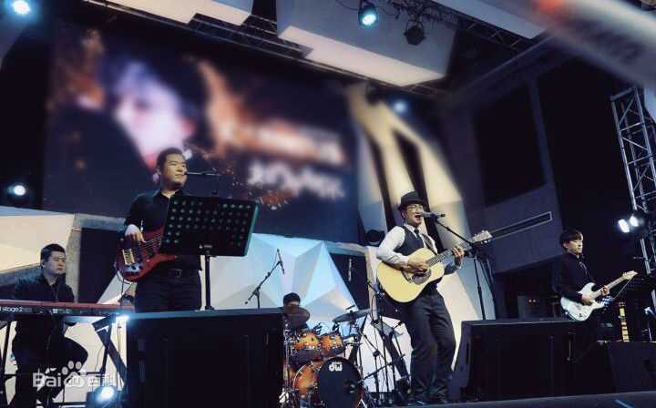 李明佑歌手前后照片