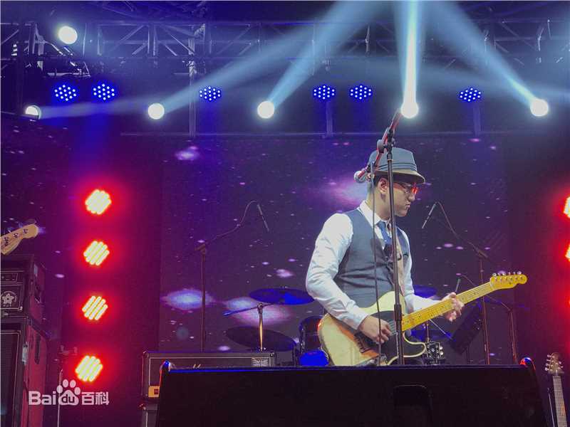 李明佑歌手前后照片