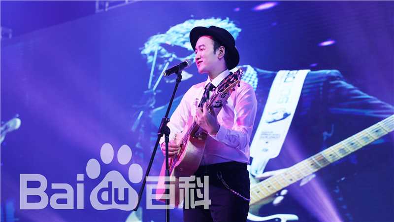 李明佑歌手前后照片