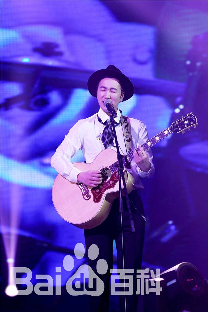 李明佑歌手前后照片